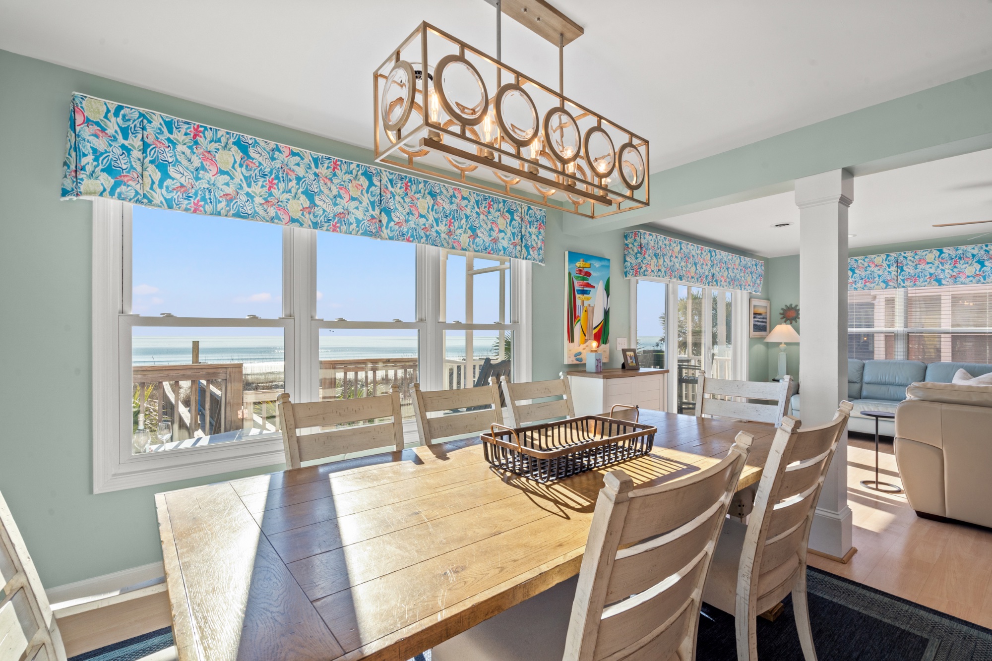Dining room with panoramic ocean views at Southern Star
